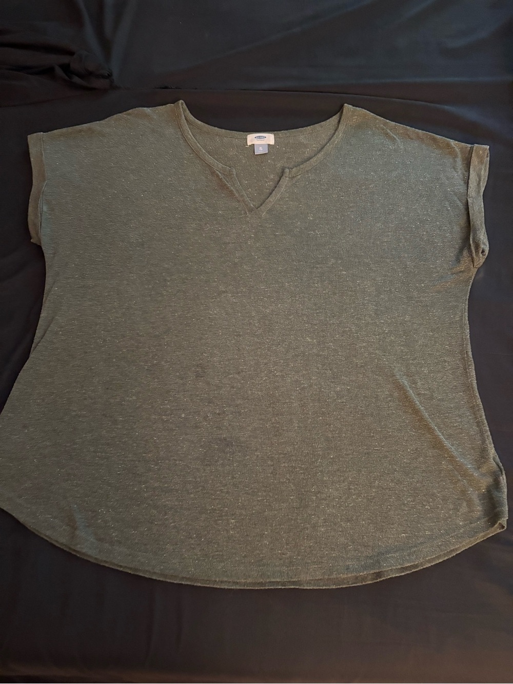 Women’s Old Navy v neck sleeveless top in olive green size XL
